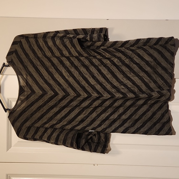 Half Sleeve Striped Top - Picture 2 of 2